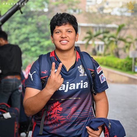 WPL, MI vs RCB | Twitter bashes Richa Ghosh as she caught ball watching ...