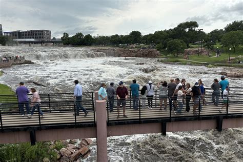 Mayor signs emergency declaration, activates operations center as flooding wreaks havoc - Sioux ...