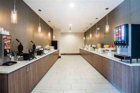 La Quinta Inn & Suites by Wyndham Buffalo Amherst | Buffalo, NY Hotels