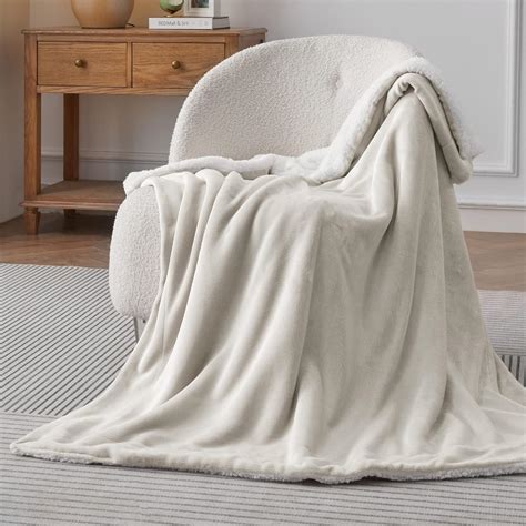 Amazon.com: Bedsure GentleSoft Sherpa Fleece Throw Blanket Twin Size ...