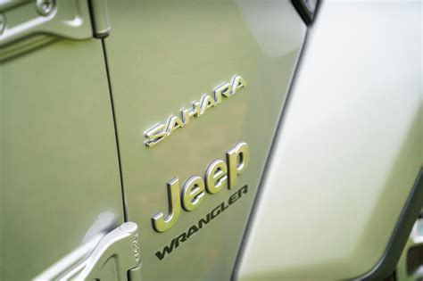 Jeep Wrangler MPG: How Much Gas Does It Use (Fuel Economy)