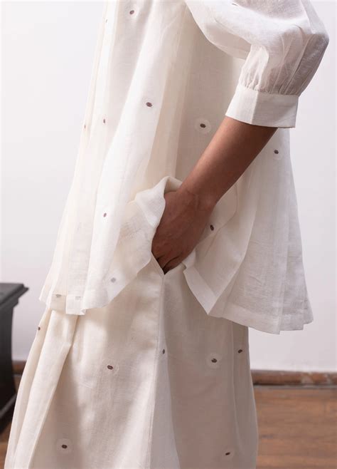 Morisot Jamdani Skirt (Soft White) – Hiranya