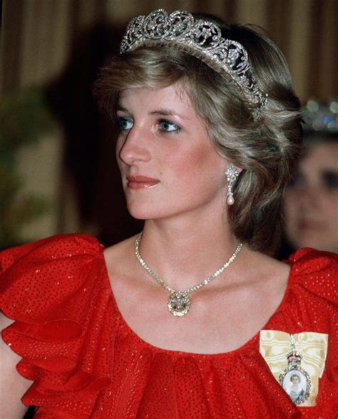 戴安娜王妃也戴23美金的Fashion Jewelry，不是真金白银的它为何这么香？|戴比尔斯_腕表之家-珠宝
