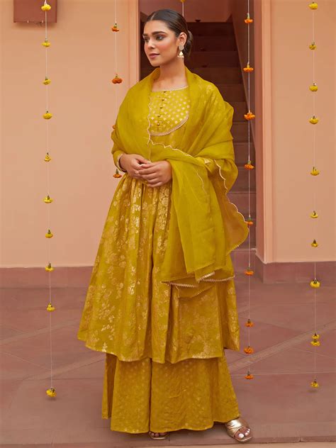 Celeb inspired color trends for this wedding season!