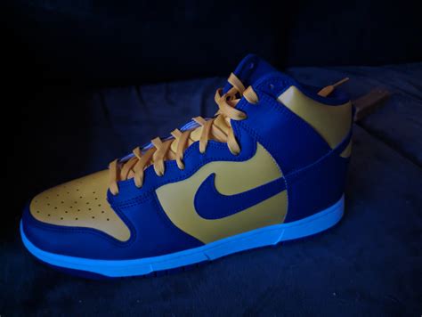 My girl got me these and some floor seats. Dope Christmas : r/lakers