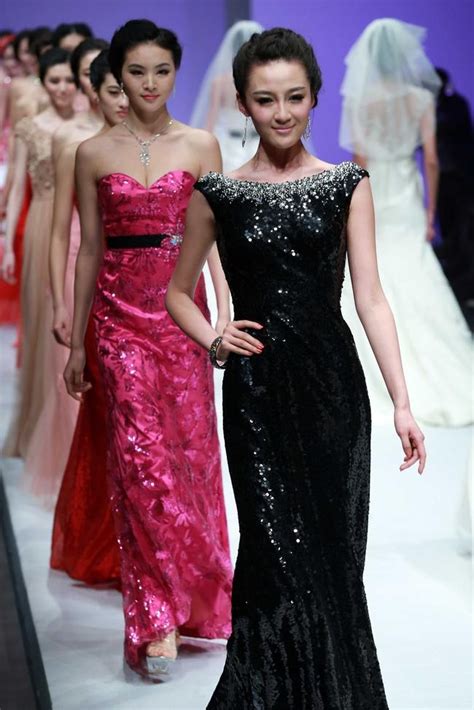 PICS: Chinese Models Walk The Ramp