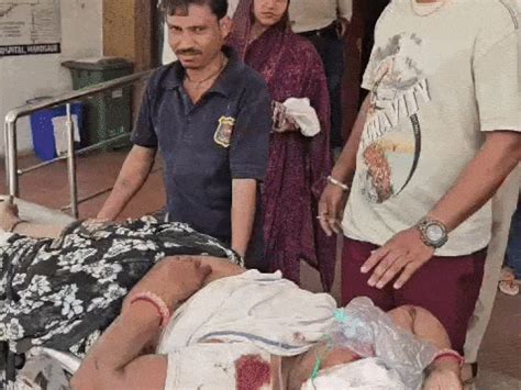 Mandsaur Crash: Woman & Teen Die Rushing Injured to Hospital | Video