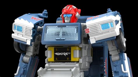 Hasbro Reveals Transformers x Stranger Things Mash-Up Figures ...
