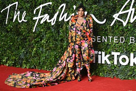Priyanka Chopra strikes a sultry pose in head-to-toe floral-print ...