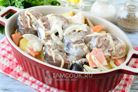 Минтай с картошкой в духовке с майонезом — рецепт с фото пошагово