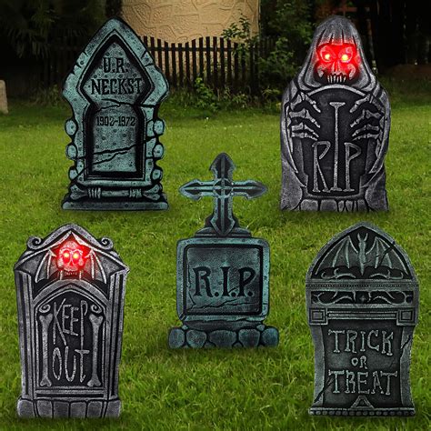 Scary graveyard halloween decor Ideas to Terrify Your Neighbors