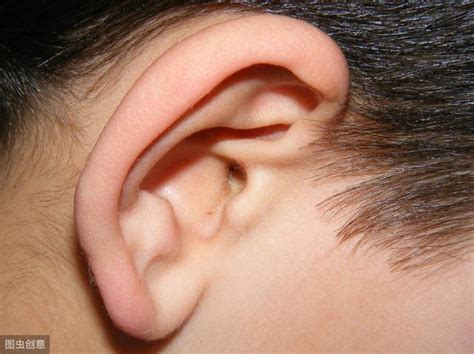 耳后长小疙瘩，有可能是身体发出的健康警报！_耳朵
