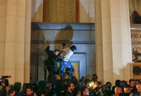 Party Is Right 的图像结果