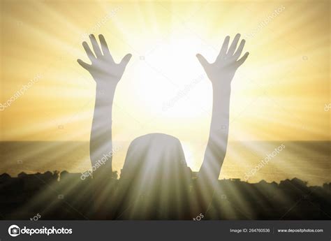 Happy child at the time of the silhouette of the sea background — Stock Photo © Kostia777 #264760536