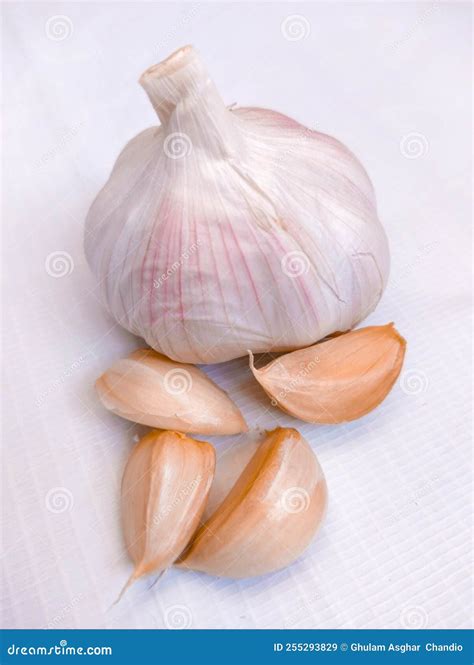 Fresh Raw Whole Garlic Bulb and Garlic Cloves Organic Lehsun Ajo Alho ...