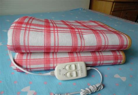 电热毯铺在床单下还是棉絮下 - 家核优居
