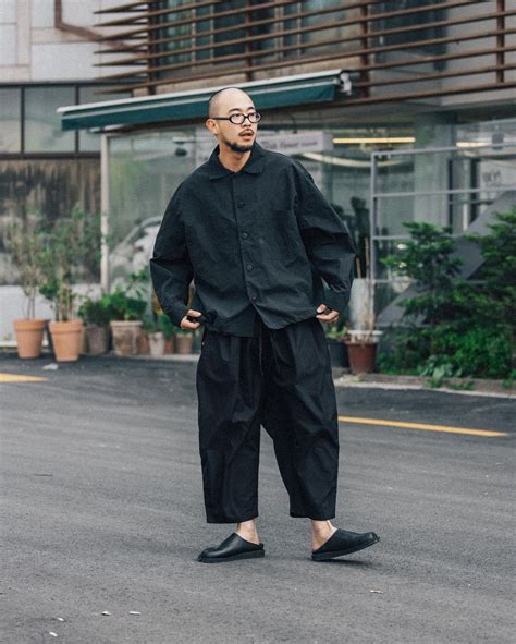 앵글런 on Instagram: "Simple, All black items styling☝🏻 • Nylon String ...