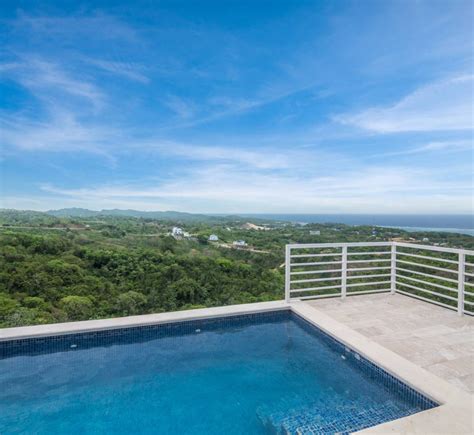 White Hill Villa, Coral Views, Roatan • Honduras Real Estate