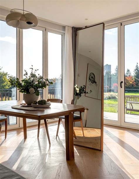 25 Dining Room Mirror Ideas to Reflect Your Style