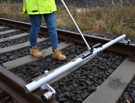 DIGITAL ROLLING TRACK & SWITCH GEOMETRY MEASURING GAUGE