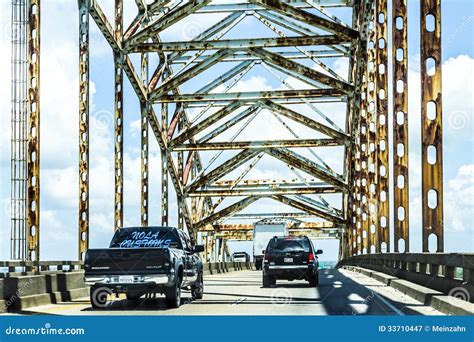 Green Bridge in New Orleans Editorial Photography - Image of enter ...