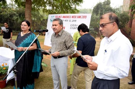 JMI VC and Registrar administered integrity pledge to employees