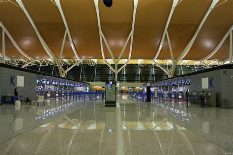 深圳飞机场到上海浦东机场 怎么订机票？-深圳飞到上海浦东机场的机票价格是多少？