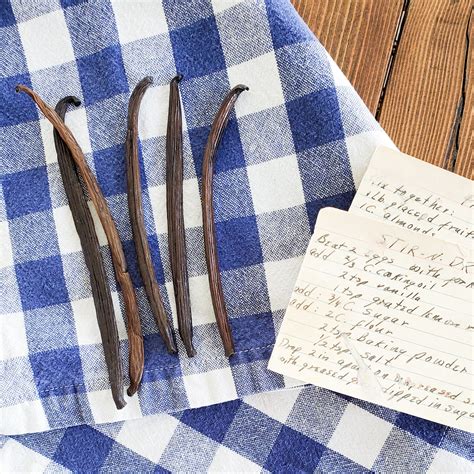 How to Make Vanilla Extract – IndriVanilla
