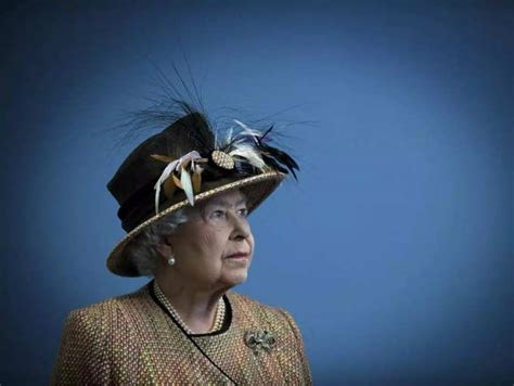 The bedazzling brooches of Queen Elizabeth II and the story behind them ...
