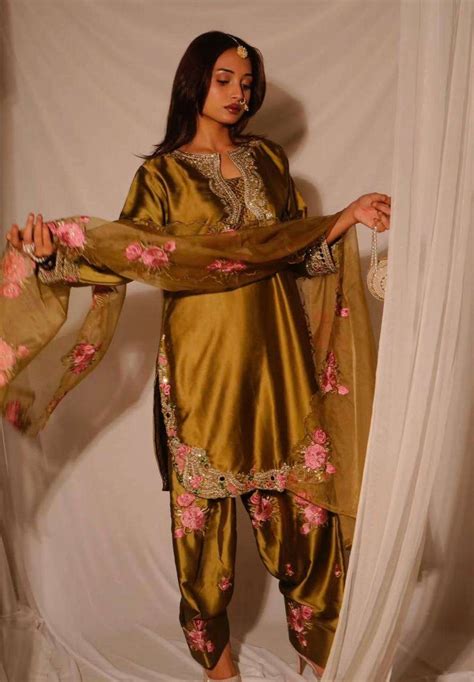 MD 3081 SATIN WITH EMBROIDERY DESIGNER WORK PARTY WEAR LADIES SUITS AT ...