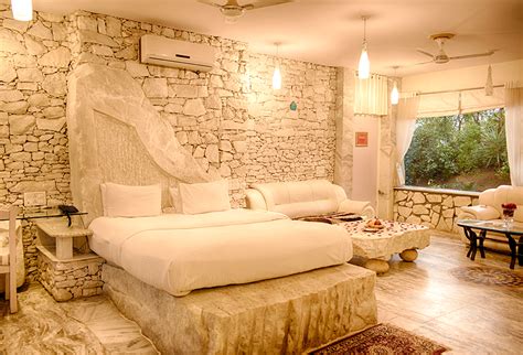 Resort with Private Pool in Rajasthan: Lohagarh Fort Resort