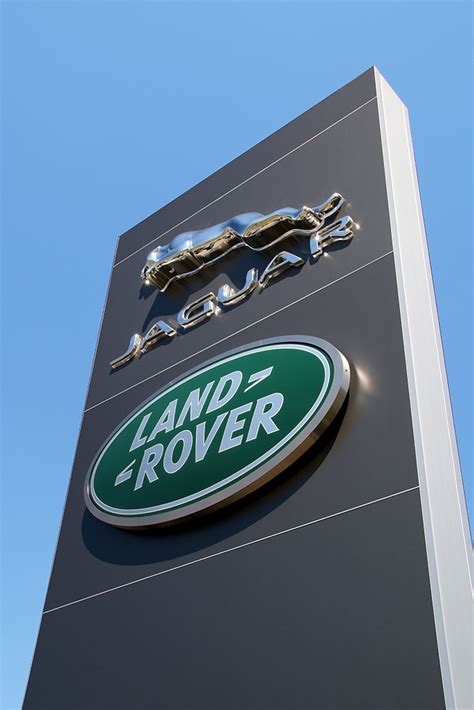 Jaguar Autohaus Project - ALUCOBOND®