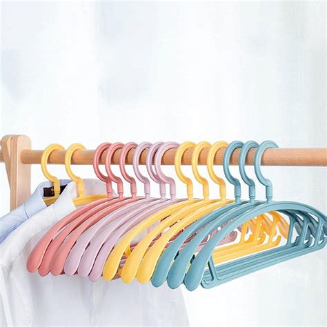 Plastic Hangers, Clothes Hangers - Lightweight Space Saving Hangers ...