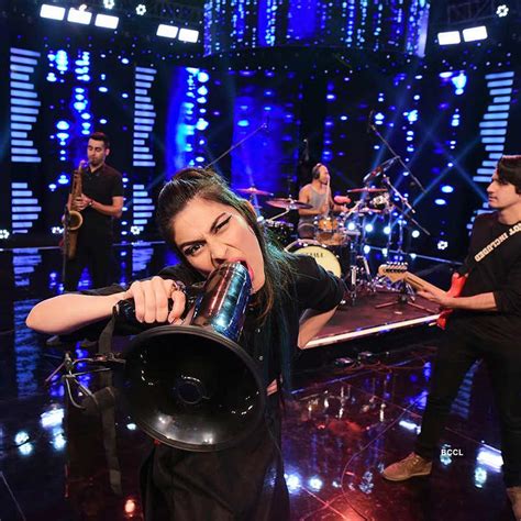 Unseen pictures & facts of Pakistani singer Meesha Shafi, who accused ...