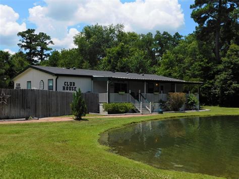 Woodland Lakes RV Park - Conroe, TX