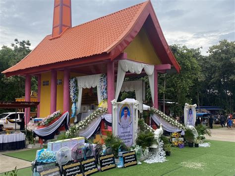 Begravningsdeltagare vinner kor, får risgåvor i unik 200 000 baht ...