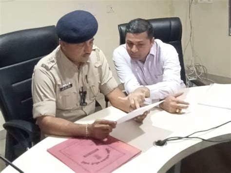 The payroll flow team sped up from Bhalej; Killed him with a sharp ...