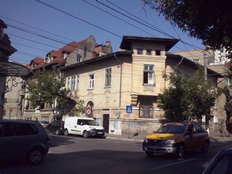 Popa Nan e o stradă-nspre Hala Traian...