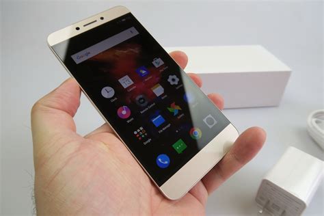 LeTV 1S Unboxing: First Contact with a "LePhone" (Video) | GSMDome.com