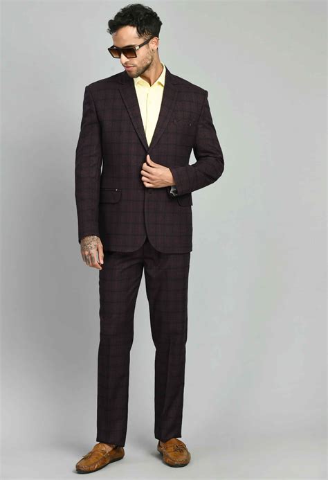 Buy Men's Wine Smart Fit Suit - Exclusive Suits for Men Online – SQUIREHOOD