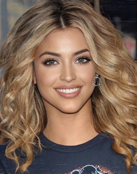 Shakira + Lola Indigo 2 | Morenas con pelo rubio, Pelo rubio con mechas ...