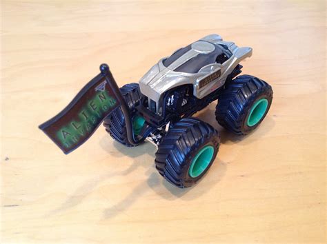 Alien Invasion Monster Jam 的图像结果