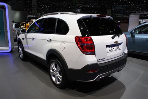 Chevrolet Captiva looks mildly refreshed and ready for family duty ...