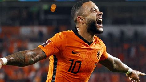 Memphis scores first Netherlands hat-trick to level Cruyff in all-time ...