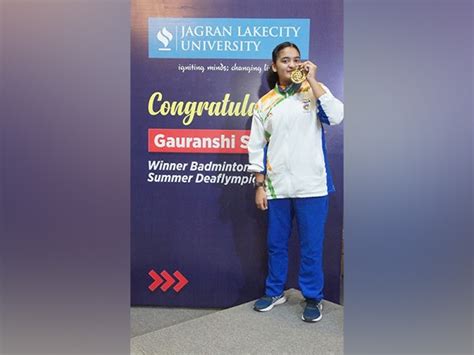 Jagran Lakecity University felicitates Bhopal Girl on winning badminton ...