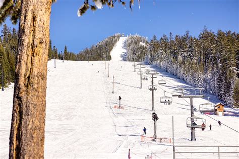 Your Guide to Skiing and Snowboarding at Willamette Pass Resort