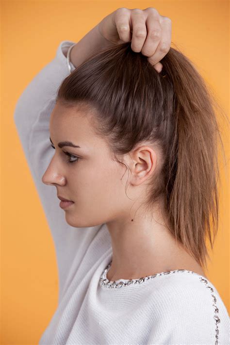 Tutorial: How To Create a Messy Bun On Long Hair