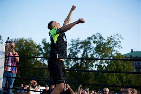 Photos and videos from Usyk's open training – RingSide24