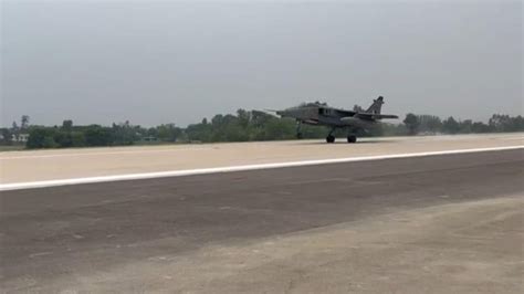 IAF Fighter Jets Conduct Emergency Exercise on Uttar Pradesh Expressway