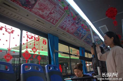 邢台公交打造春运安全主题车厢